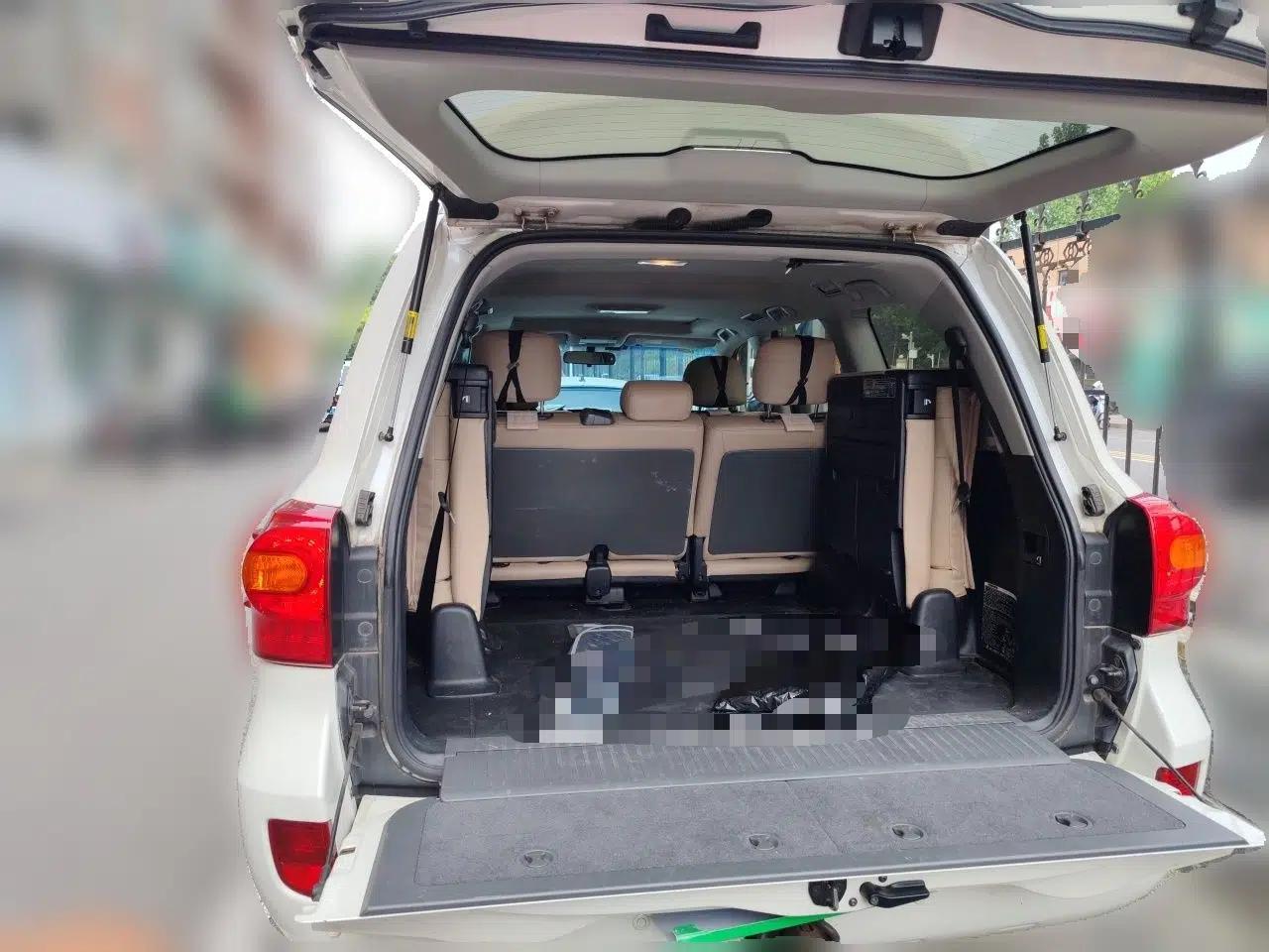 Toyota Land Cruiser Automatic all‑wheel drive, 4.0L, 8 seats, parallel import — миниатюра 19