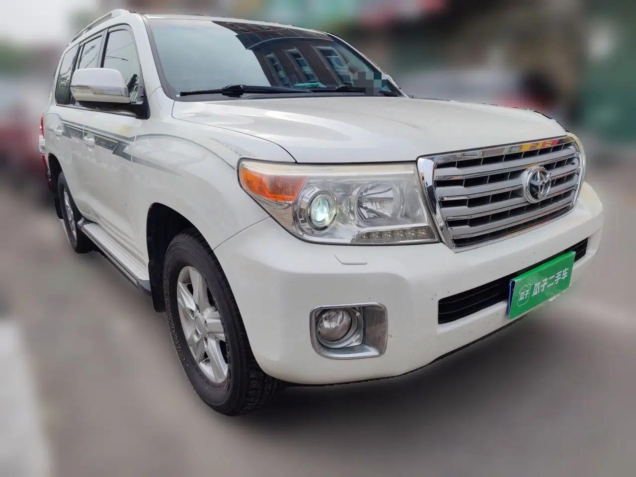 Toyota Land Cruiser Automatic all‑wheel drive, 4.0L, 8 seats, parallel import — миниатюра 3