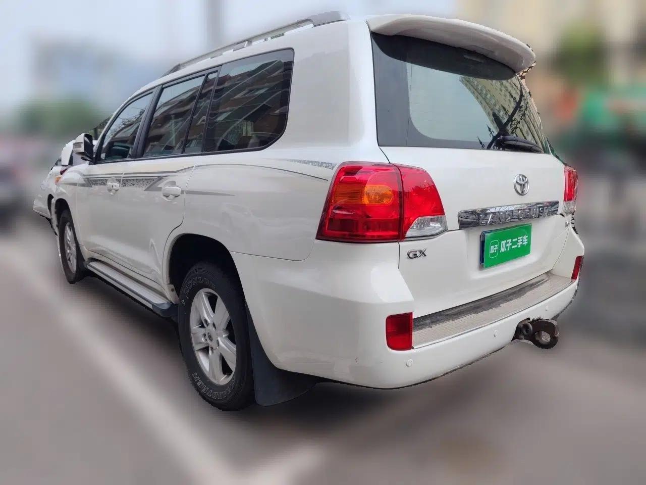 Toyota Land Cruiser Automatic all‑wheel drive, 4.0L, 8 seats, parallel import — миниатюра 4