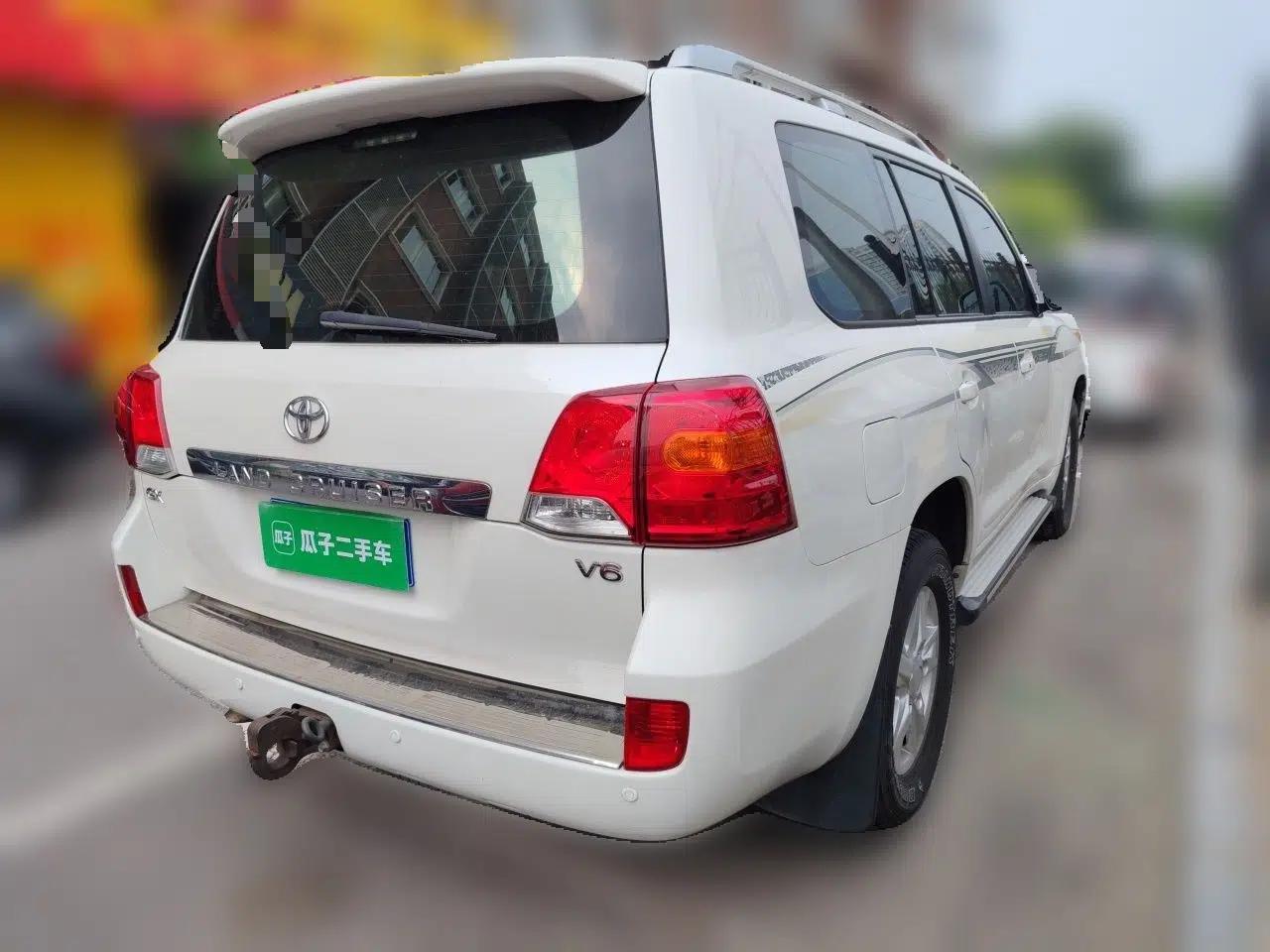 Toyota Land Cruiser Automatic all‑wheel drive, 4.0L, 8 seats, parallel import — миниатюра 6