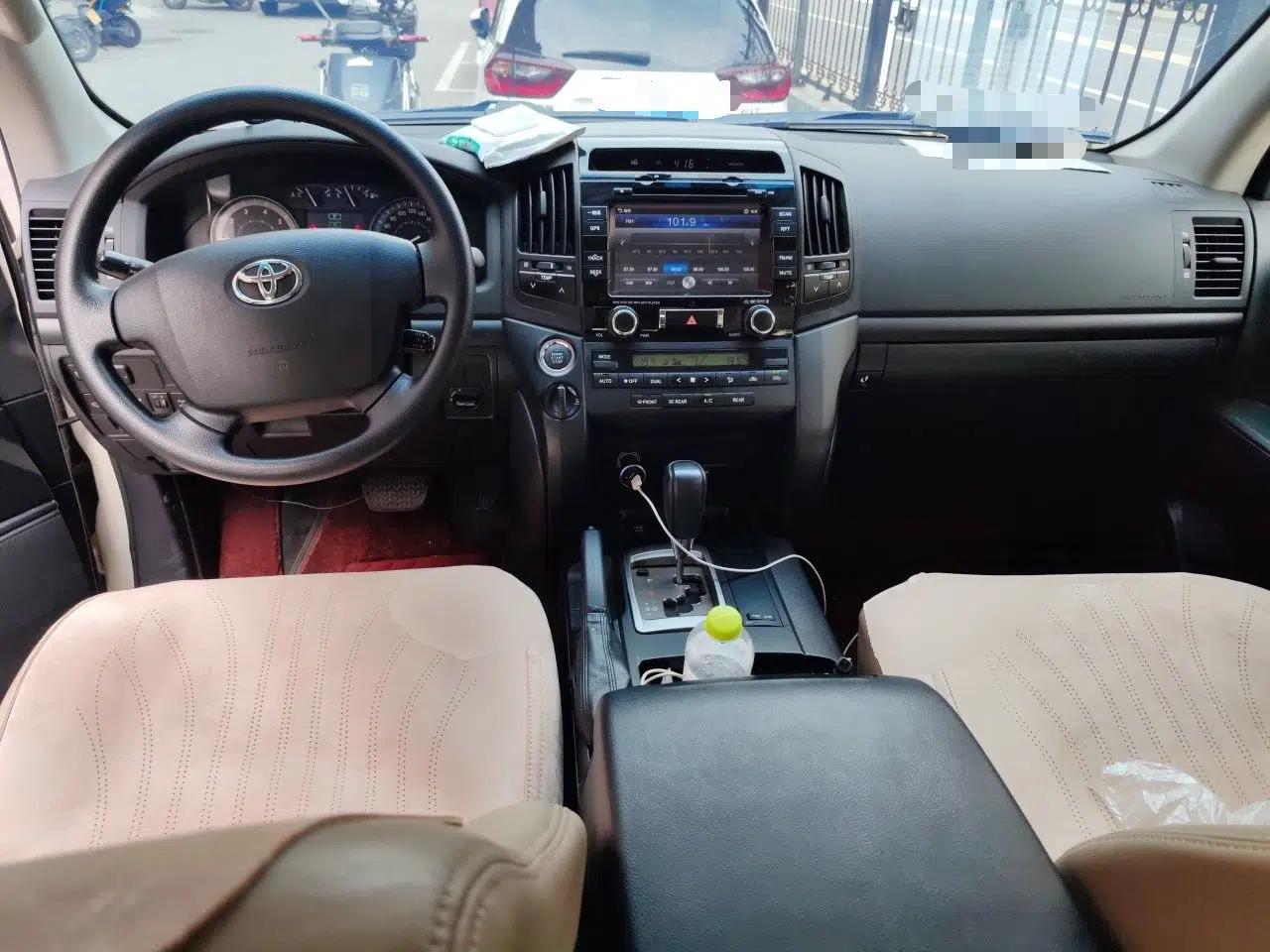 Toyota Land Cruiser Automatic all‑wheel drive, 4.0L, 8 seats, parallel import — миниатюра 9