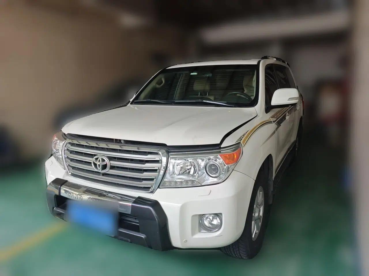 Toyota Land Cruiser 2012 4.0L Automatic VX — миниатюра 1