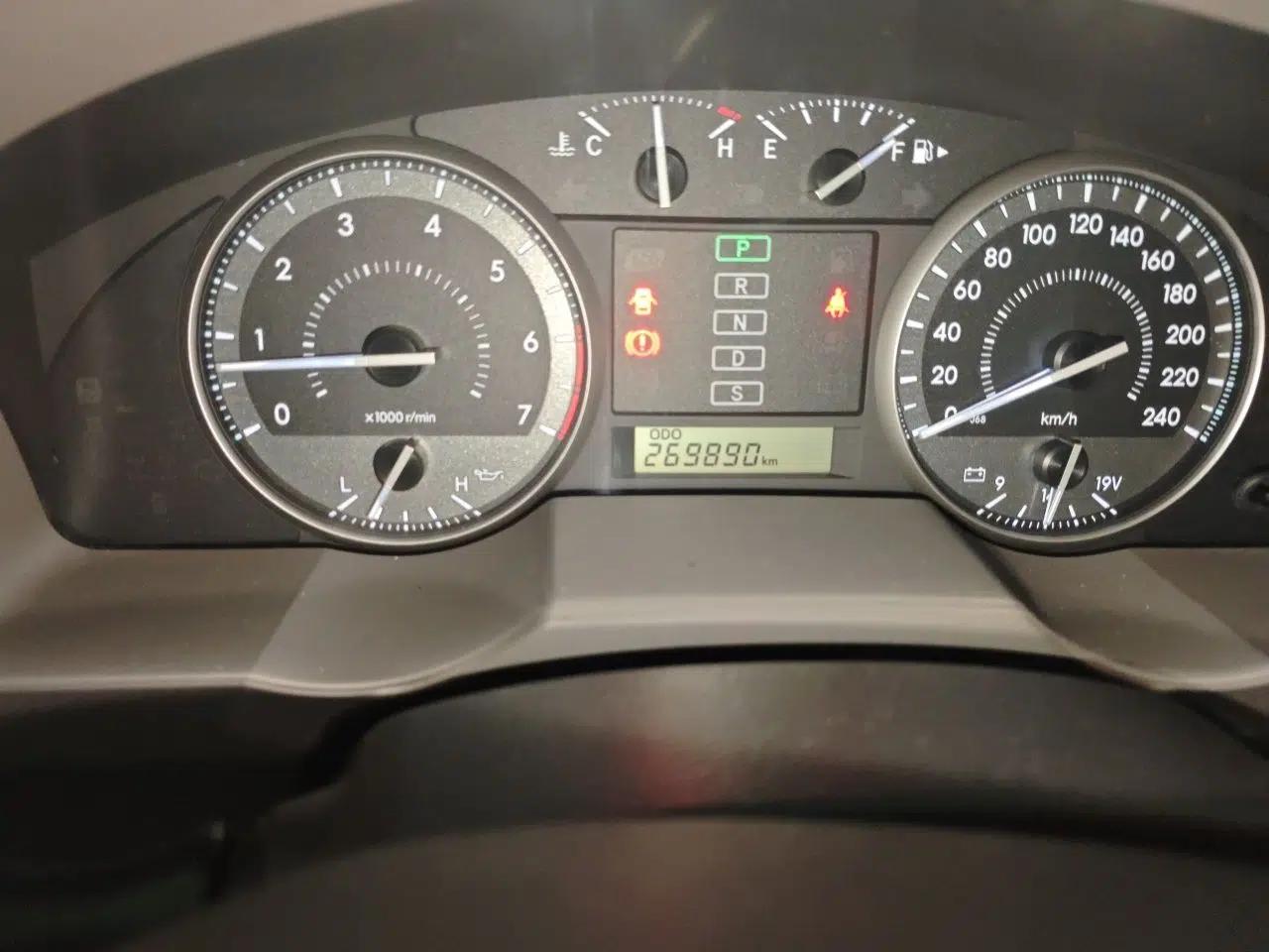Toyota Land Cruiser 2012 4.0L Automatic VX — миниатюра 12