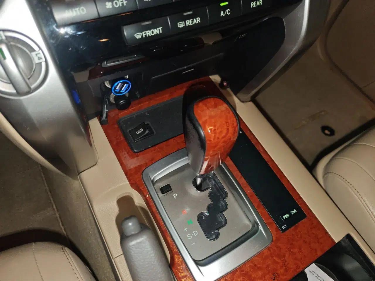 Toyota Land Cruiser 2012 4.0L Automatic VX — миниатюра 14