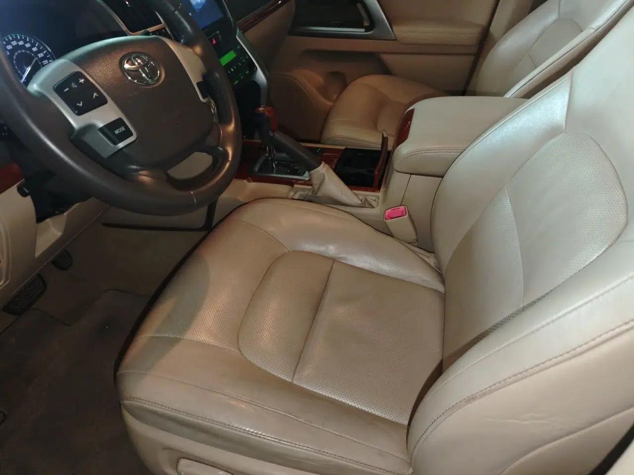 Toyota Land Cruiser 2012 4.0L Automatic VX — миниатюра 15
