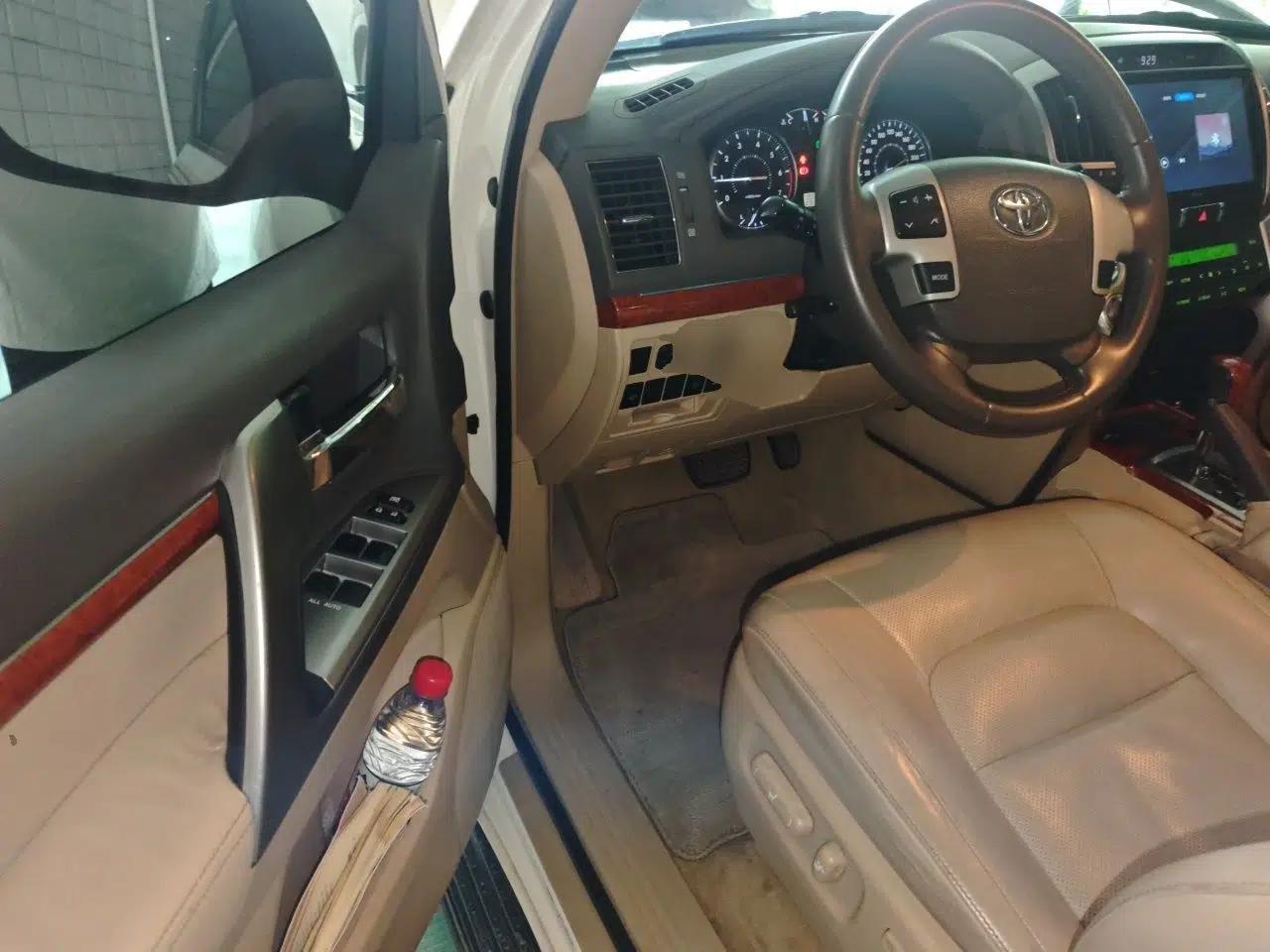 Toyota Land Cruiser 2012 4.0L Automatic VX — миниатюра 16