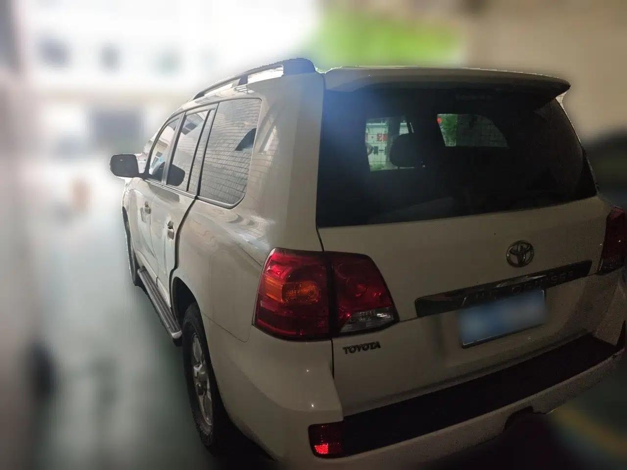 Toyota Land Cruiser 2012 4.0L Automatic VX — миниатюра 4