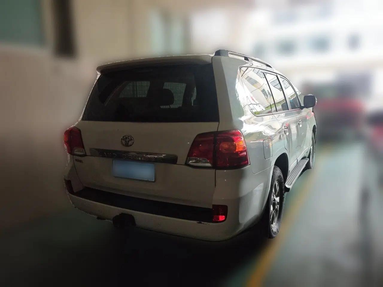 Toyota Land Cruiser 2012 4.0L Automatic VX — миниатюра 6