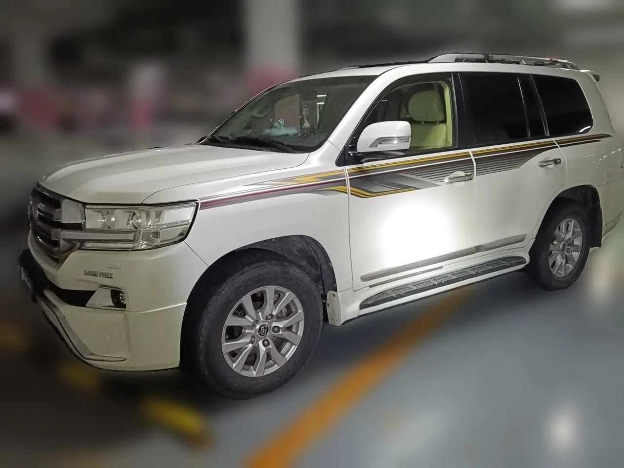 Toyota Land Cruiser 2016 Toyota Land Cruiser, 8-seater, 4.0-liter automatic (parallel import) — миниатюра 1