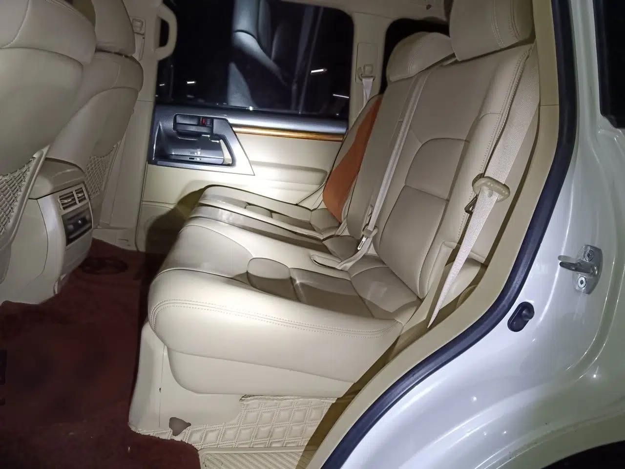 Toyota Land Cruiser 2016 Toyota Land Cruiser, 8-seater, 4.0-liter automatic (parallel import) — миниатюра 17
