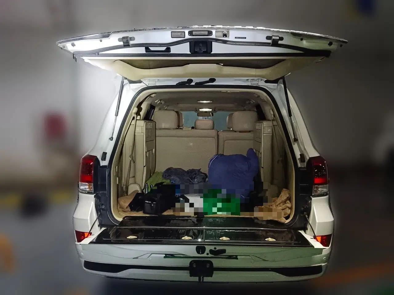 Toyota Land Cruiser 2016 Toyota Land Cruiser, 8-seater, 4.0-liter automatic (parallel import) — миниатюра 19