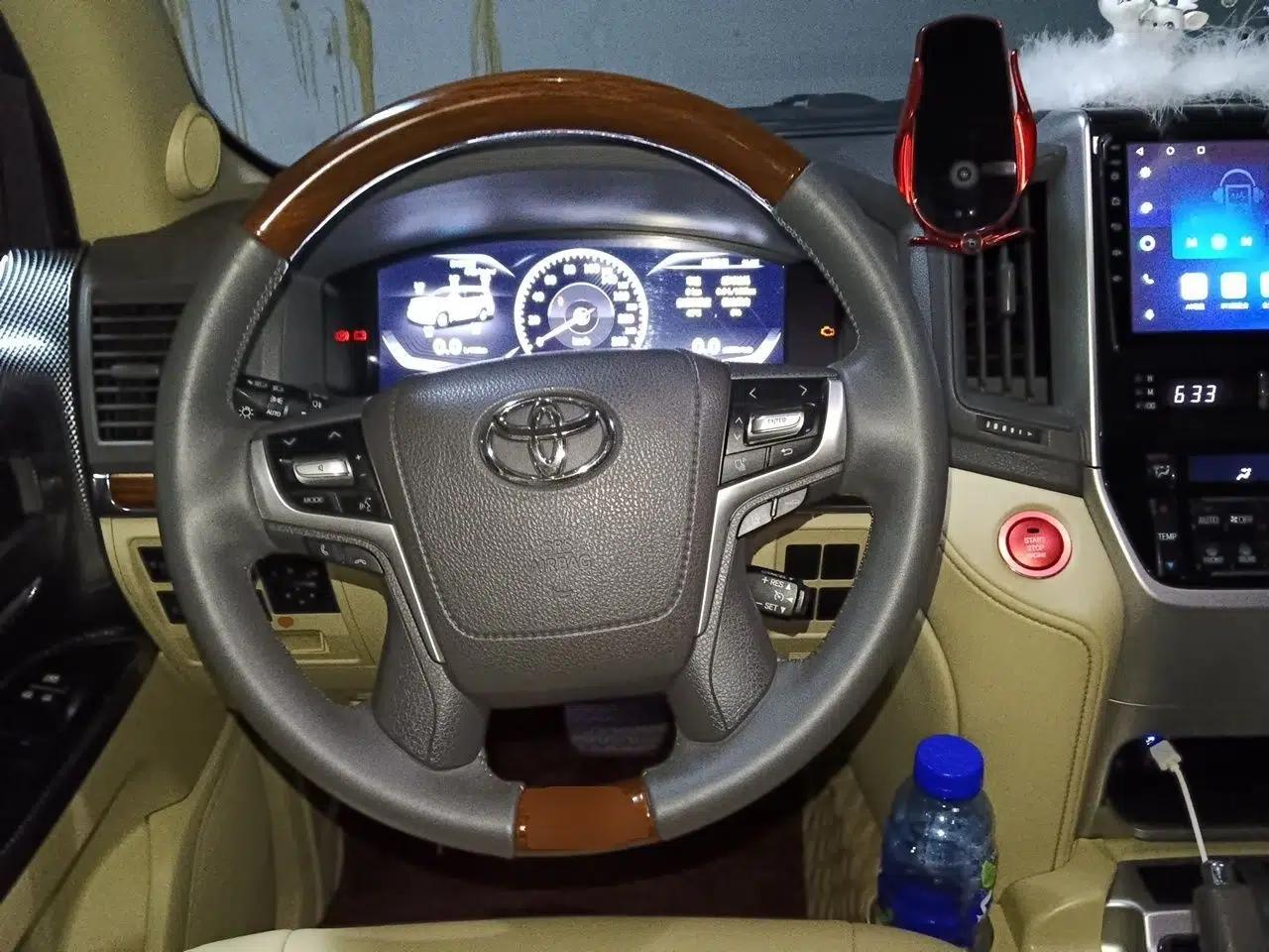 Toyota Land Cruiser 2016 Toyota Land Cruiser, 8-seater, 4.0-liter automatic (parallel import) — миниатюра 10