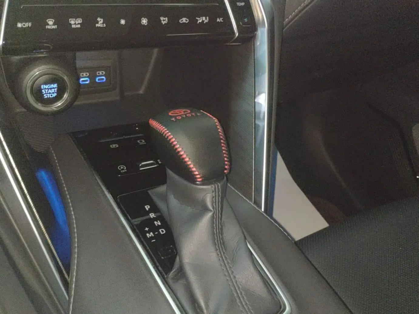 Toyota Harrier 2022 2.0L CVT Two-Wheel Drive Deluxe Edition — миниатюра 16