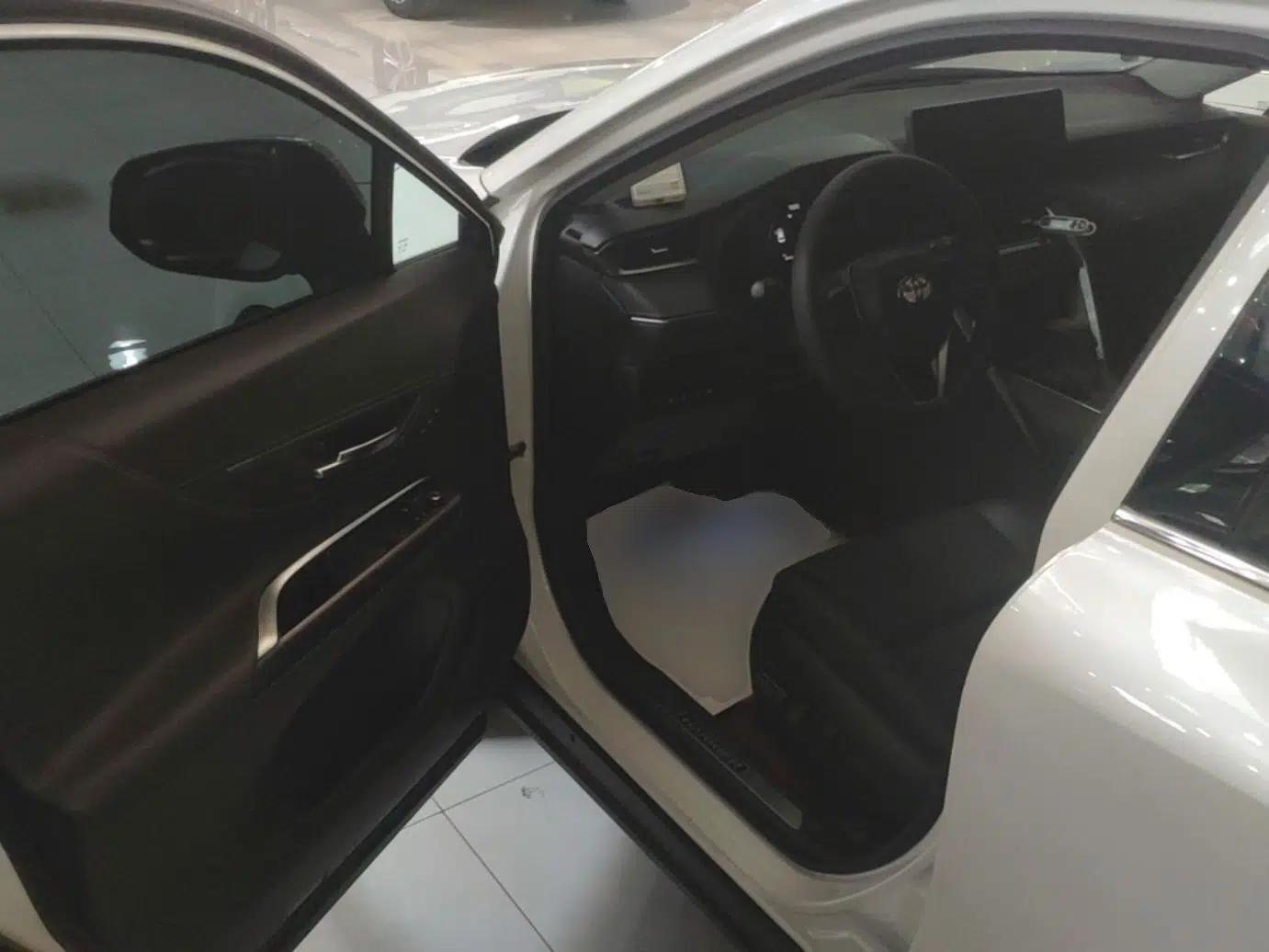 Toyota Harrier 2022 2.0L CVT Two-Wheel Drive Deluxe Edition — миниатюра 18