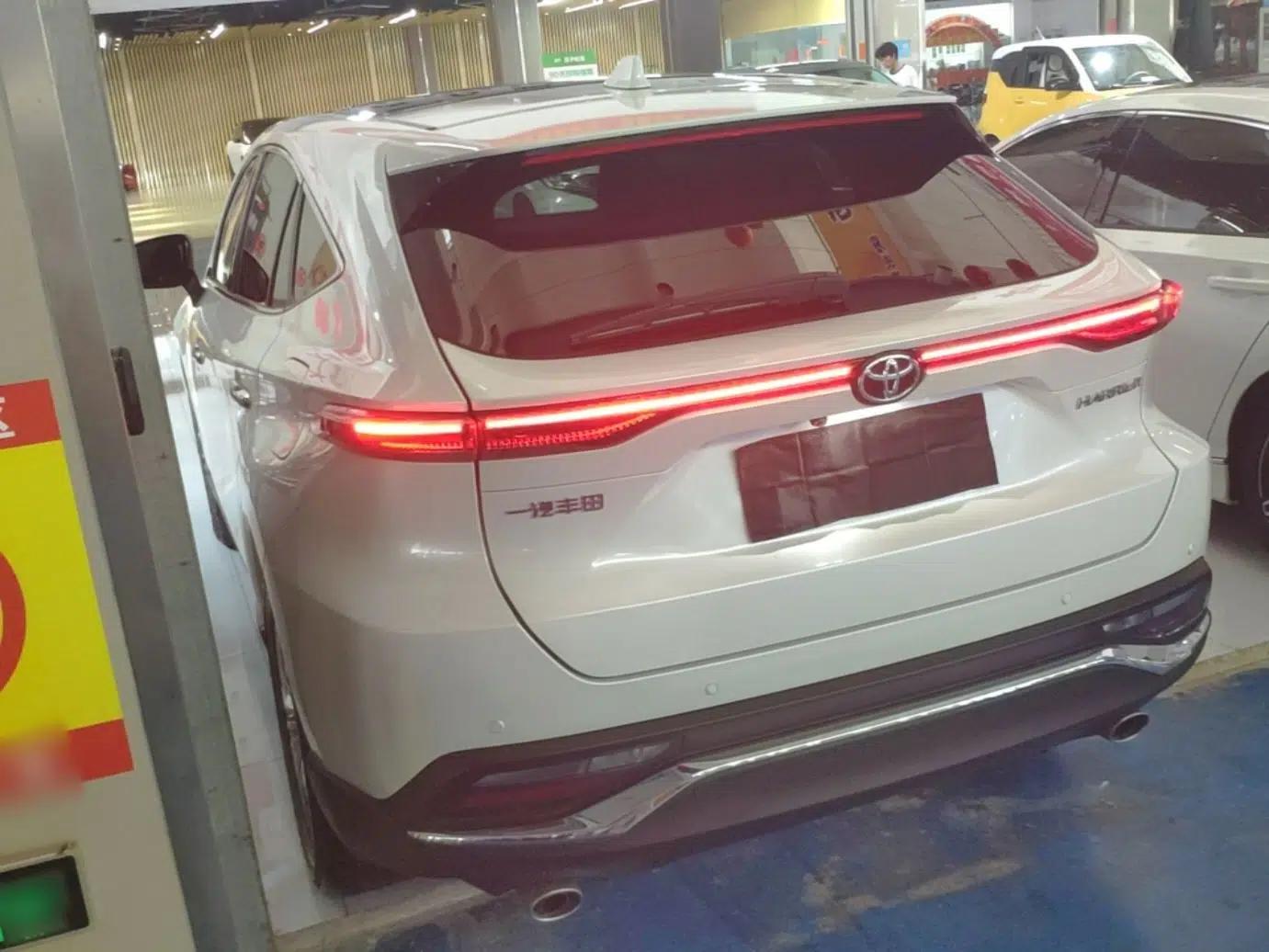 Toyota Harrier 2022 2.0L CVT Two-Wheel Drive Deluxe Edition — миниатюра 4