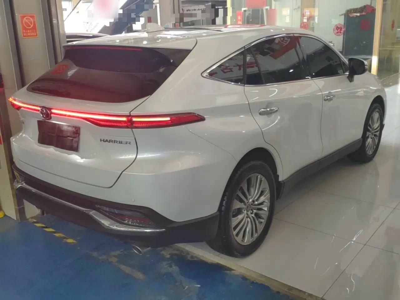 Toyota Harrier 2022 2.0L CVT Two-Wheel Drive Deluxe Edition — миниатюра 6