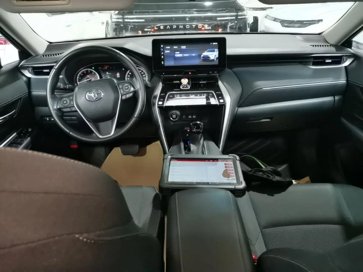 Toyota Harrier 2023 2.0L CVT Two-Wheel Drive Entry Version — миниатюра 12