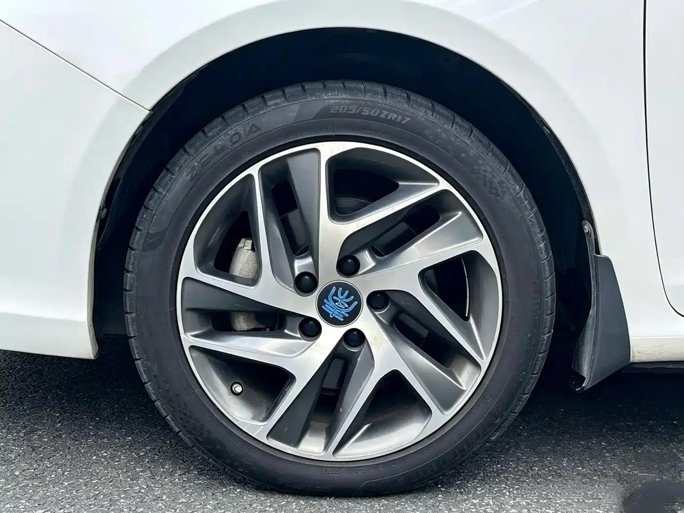 Qin 100 New Energy 2017 Model 1.5T — миниатюра 17