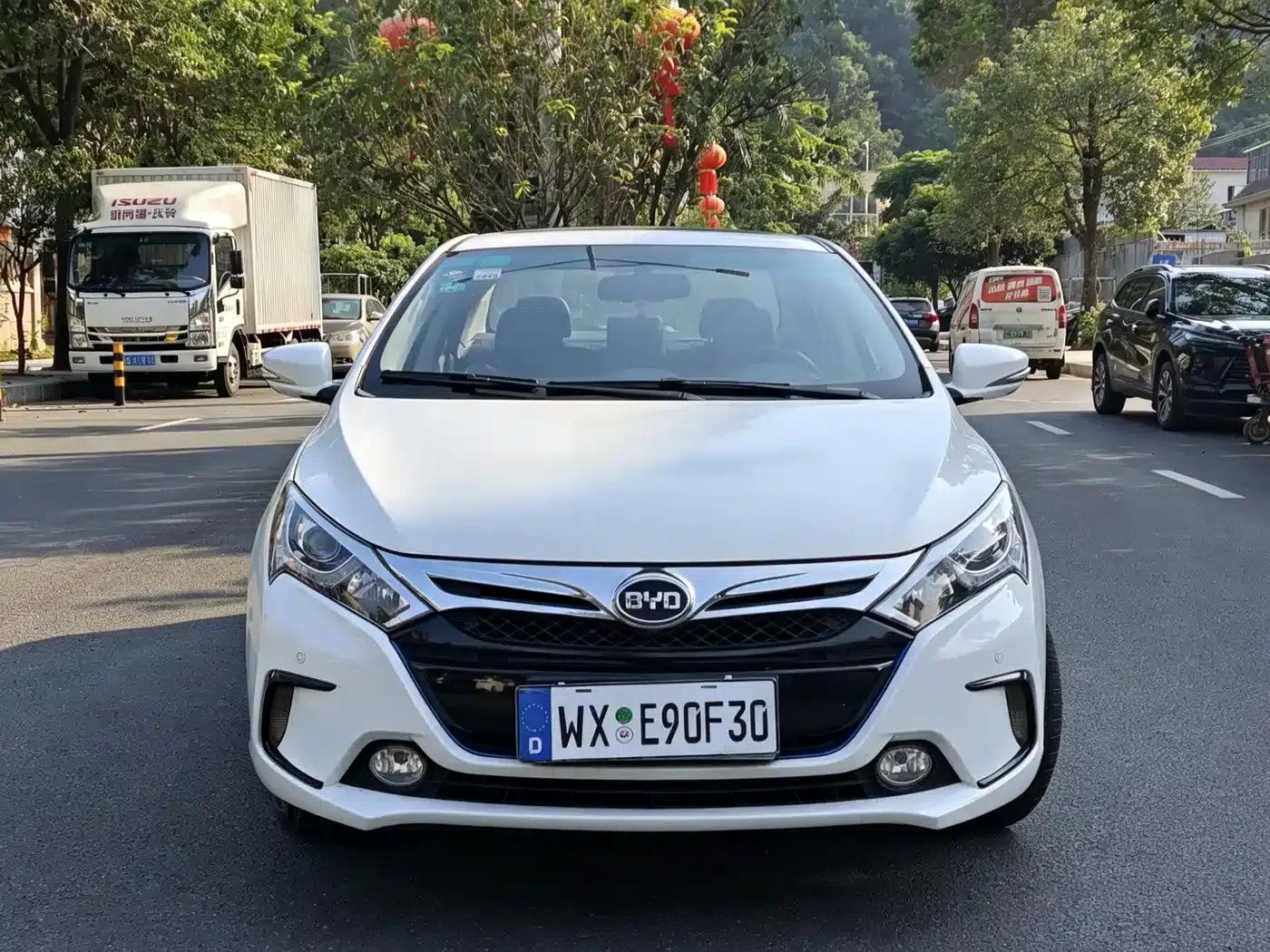 Qin New Energy 2015 1.5T Dual Crown Flagship Edition — миниатюра 2