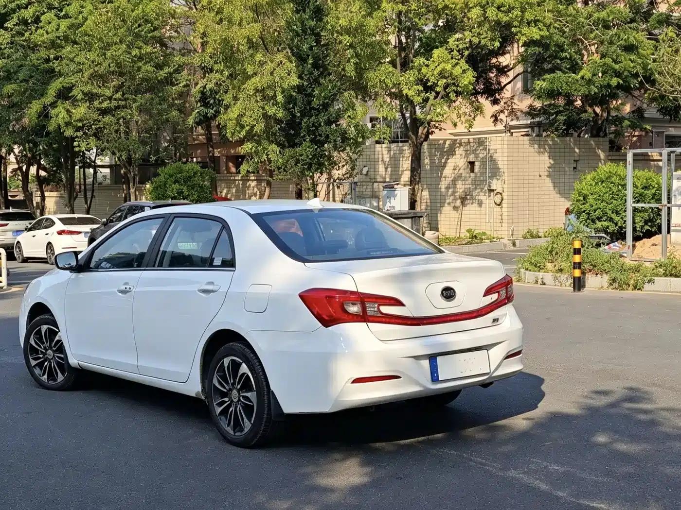Qin New Energy 2015 1.5T Dual Crown Flagship Edition — миниатюра 4