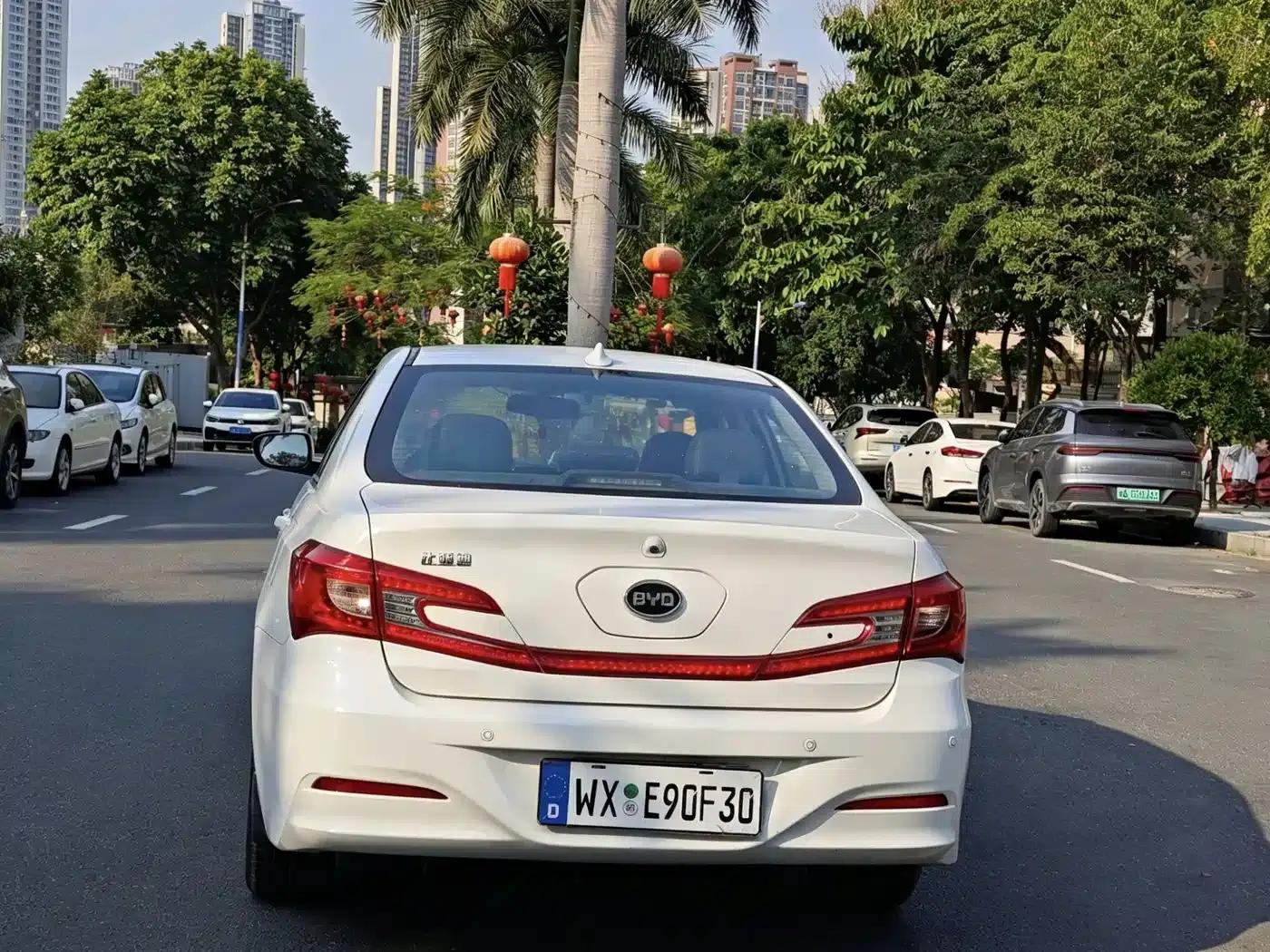 Qin New Energy 2015 1.5T Dual Crown Flagship Edition — миниатюра 5