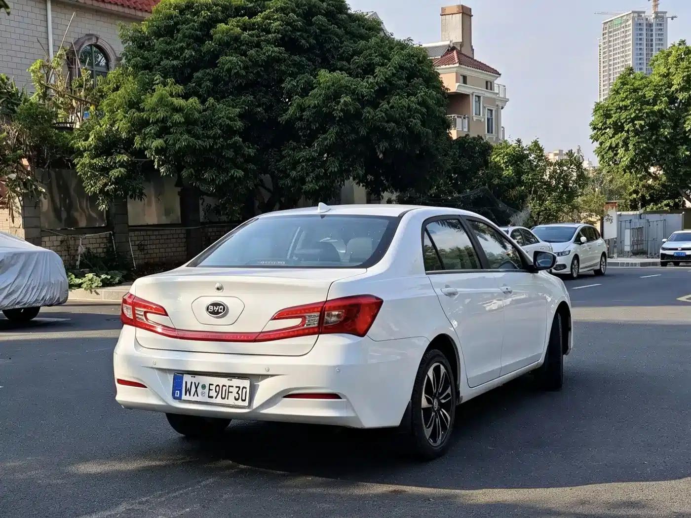 Qin New Energy 2015 1.5T Dual Crown Flagship Edition — миниатюра 6