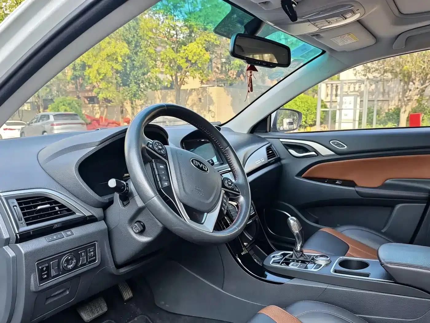 Qin New Energy 2015 1.5T Dual Crown Flagship Edition — миниатюра 9