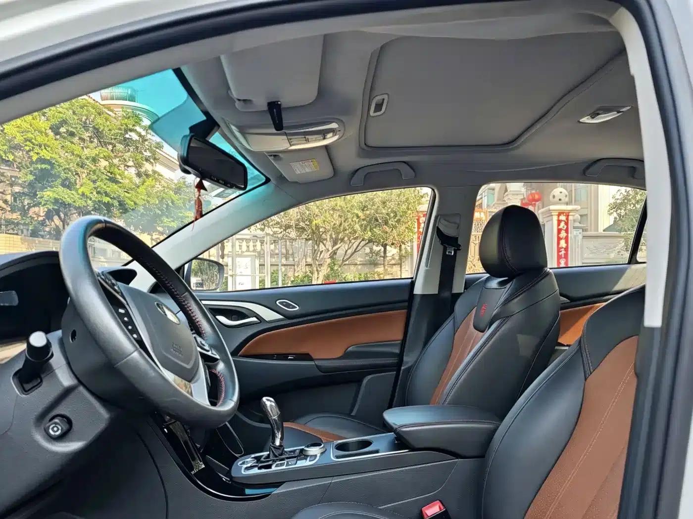 Qin New Energy 2015 1.5T Dual Crown Flagship Edition — миниатюра 10