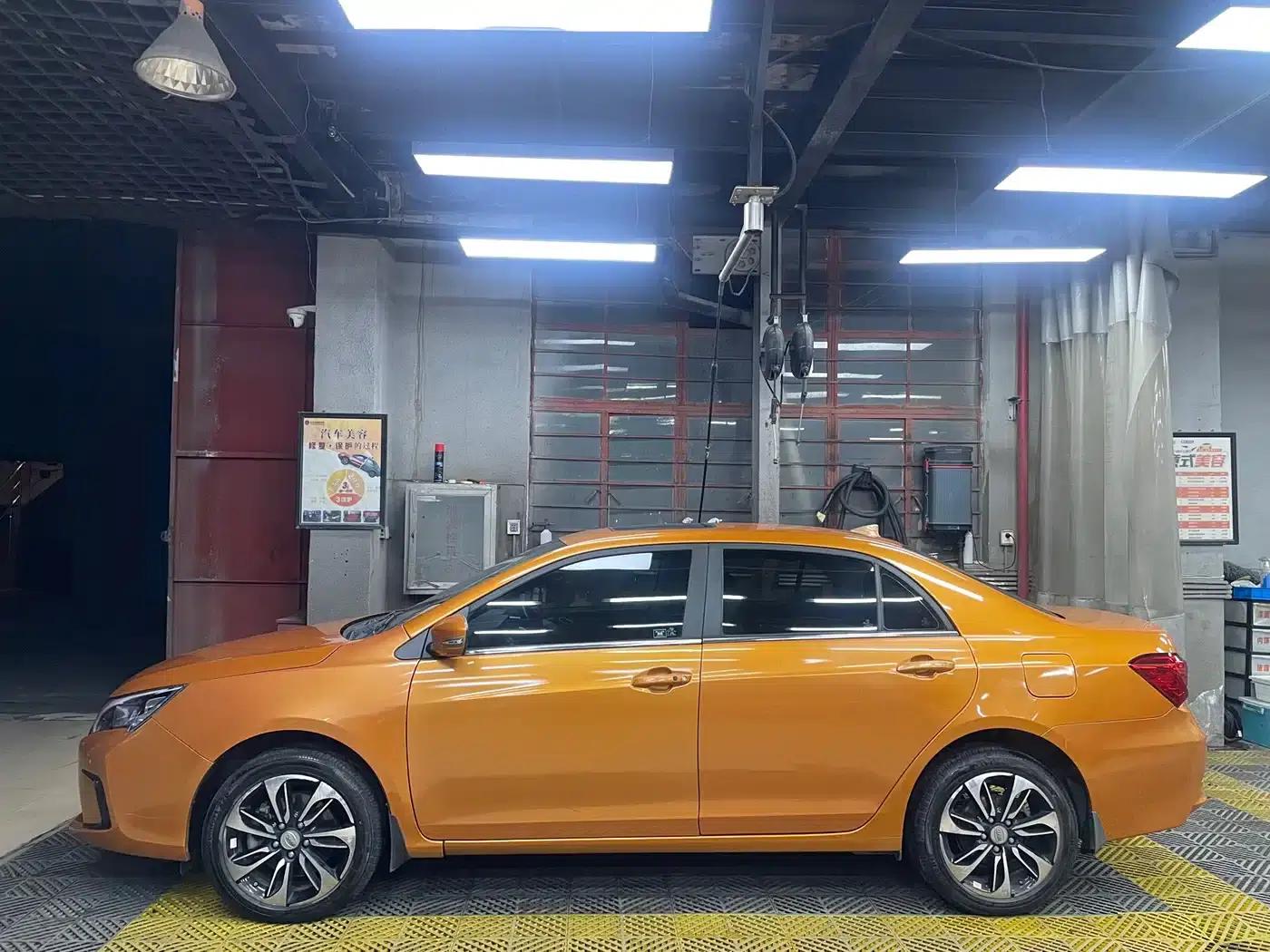 Qin New Energy 2015 1.5T Dual Crown Flagship Plus Edition — миниатюра 3