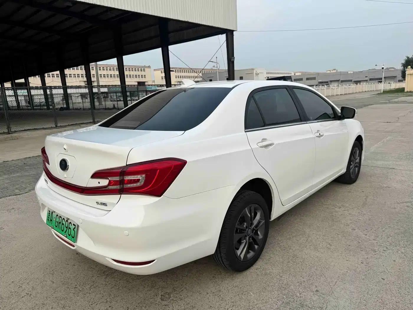 Qin New Energy 2017 1.5T Premium Edition — миниатюра 8