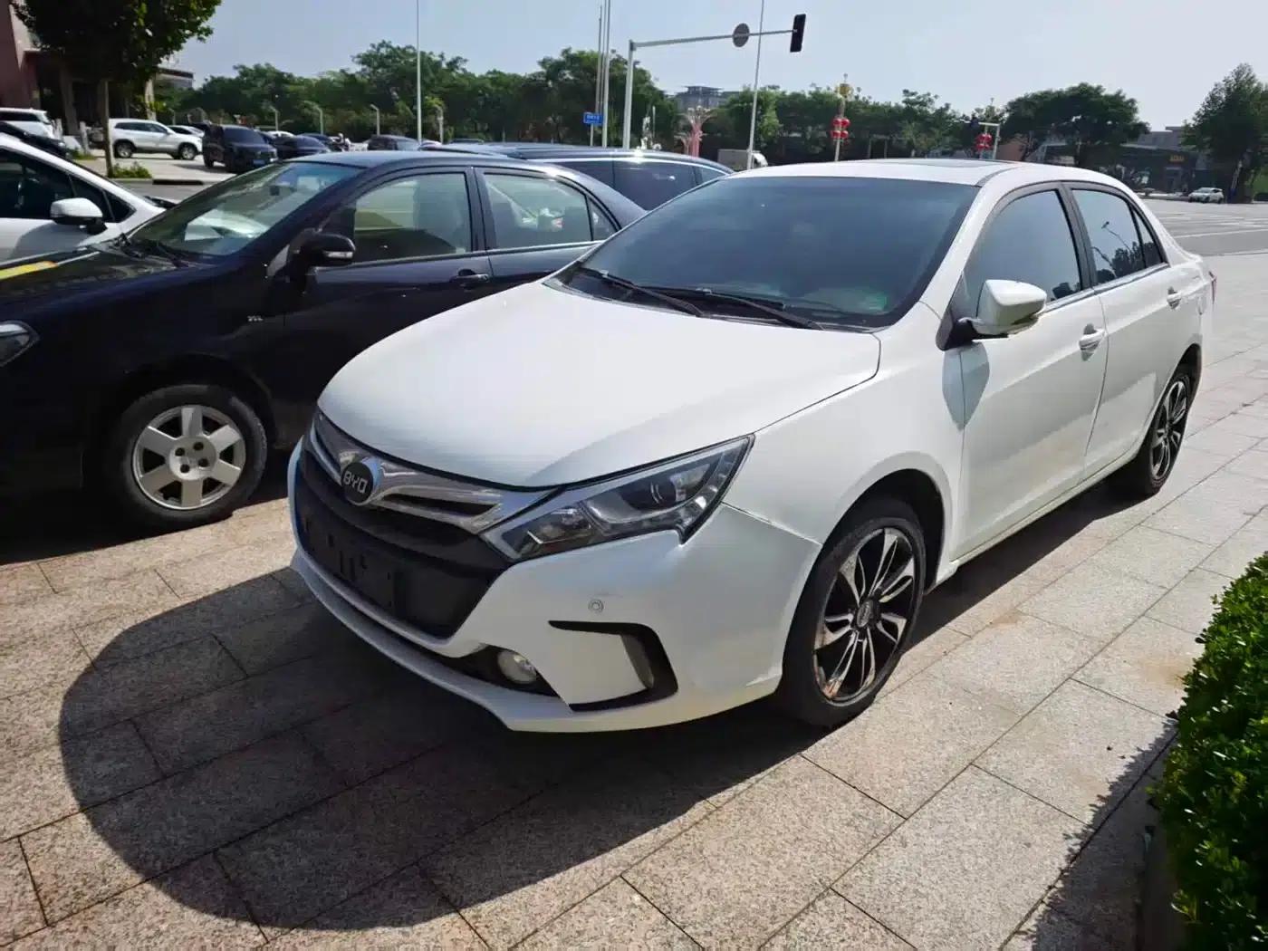 Qin New Energy 2015 1.5T Dual Crown Flagship Edition — миниатюра 2