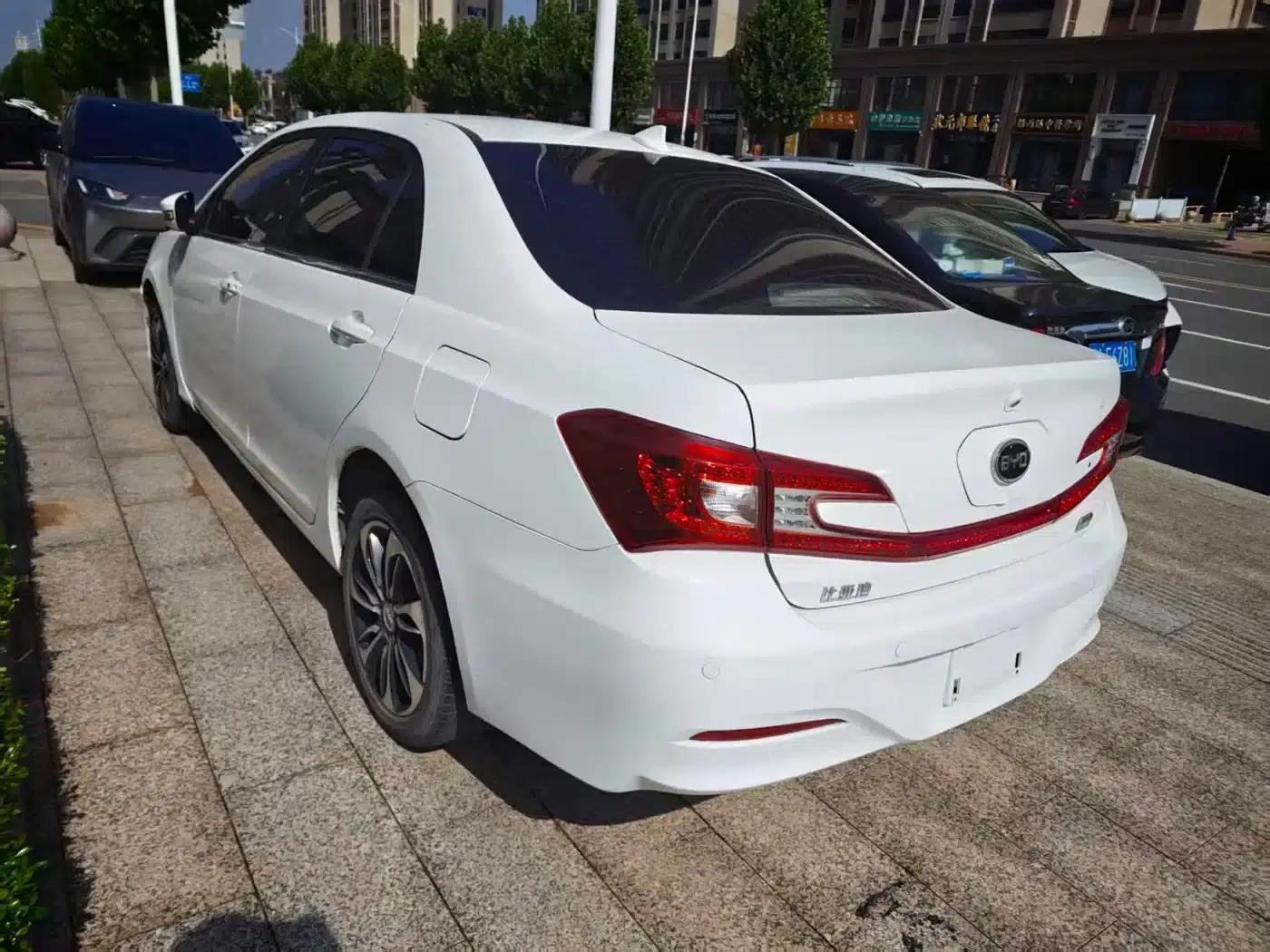 Qin New Energy 2015 1.5T Dual Crown Flagship Edition — миниатюра 4