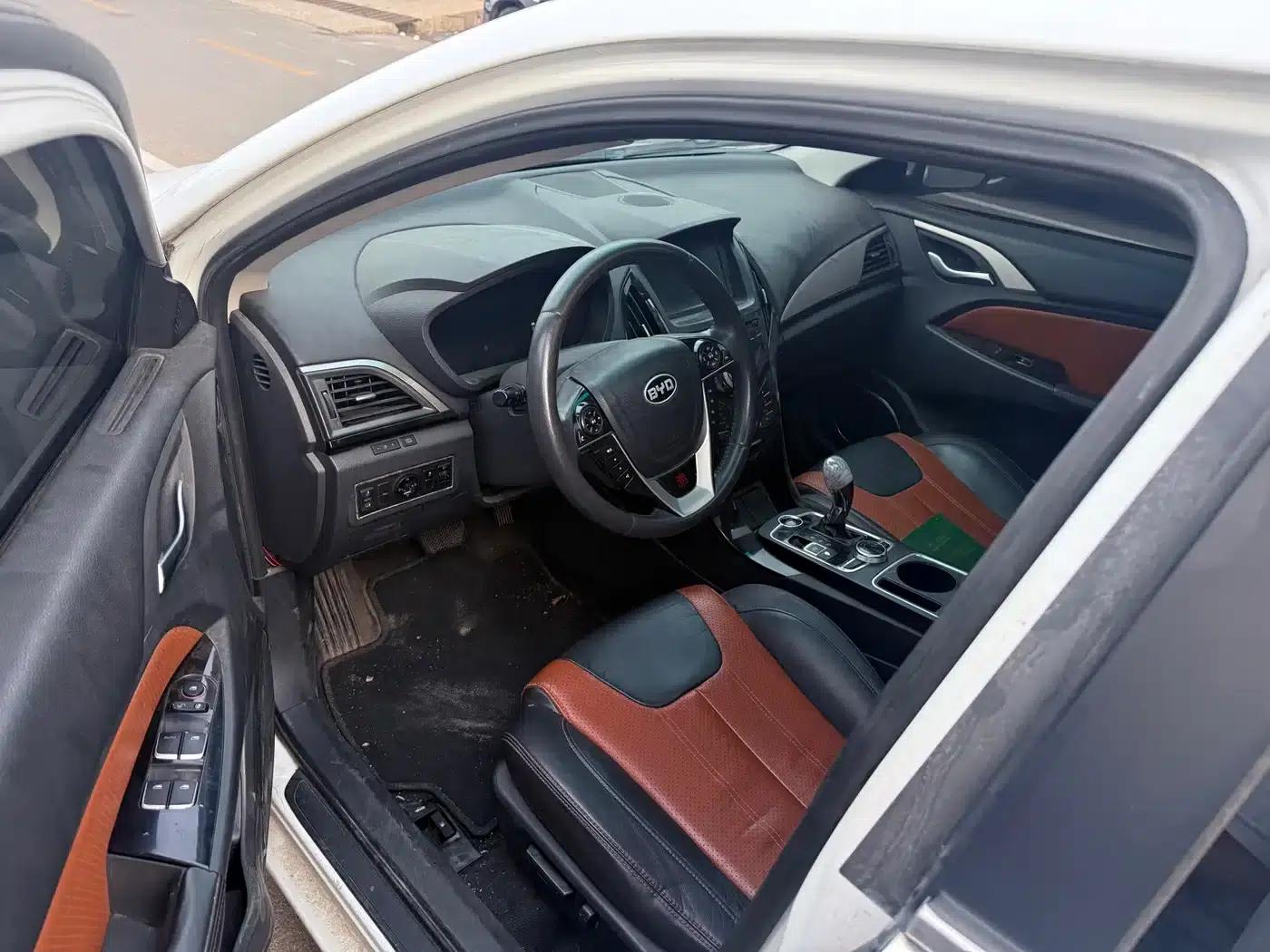 Qin New Energy 2015 1.5T Dual Crown Flagship Edition — миниатюра 5