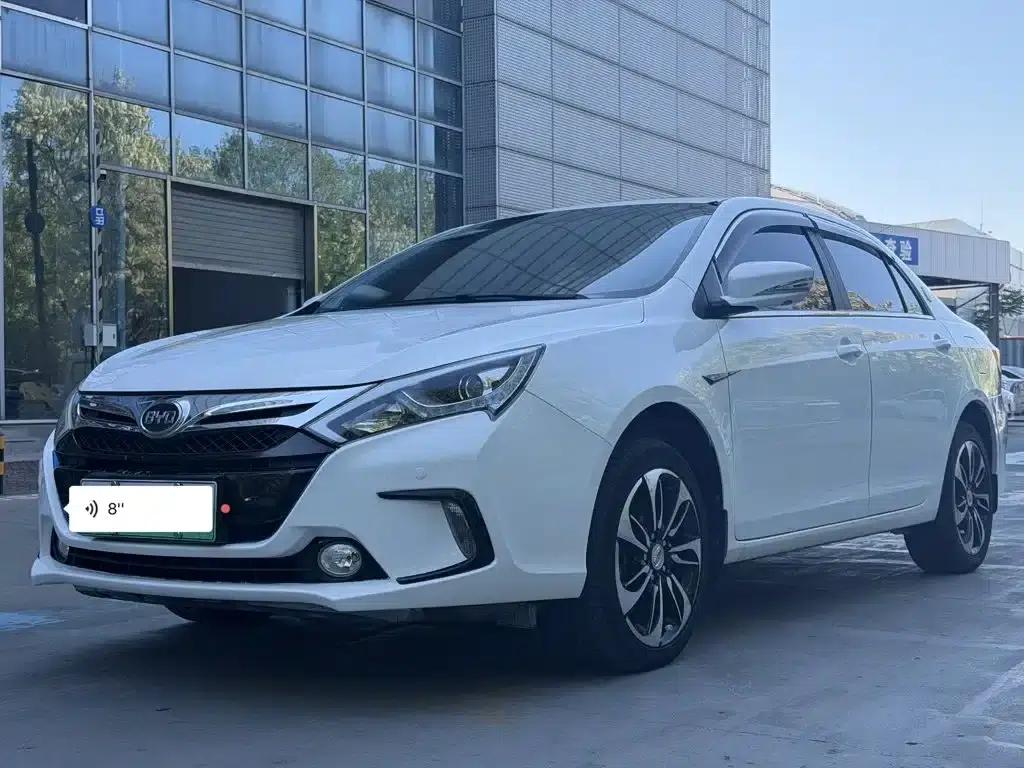 Qin New Energy 2015 1.5T Dual Crown Flagship Plus Edition — миниатюра 1