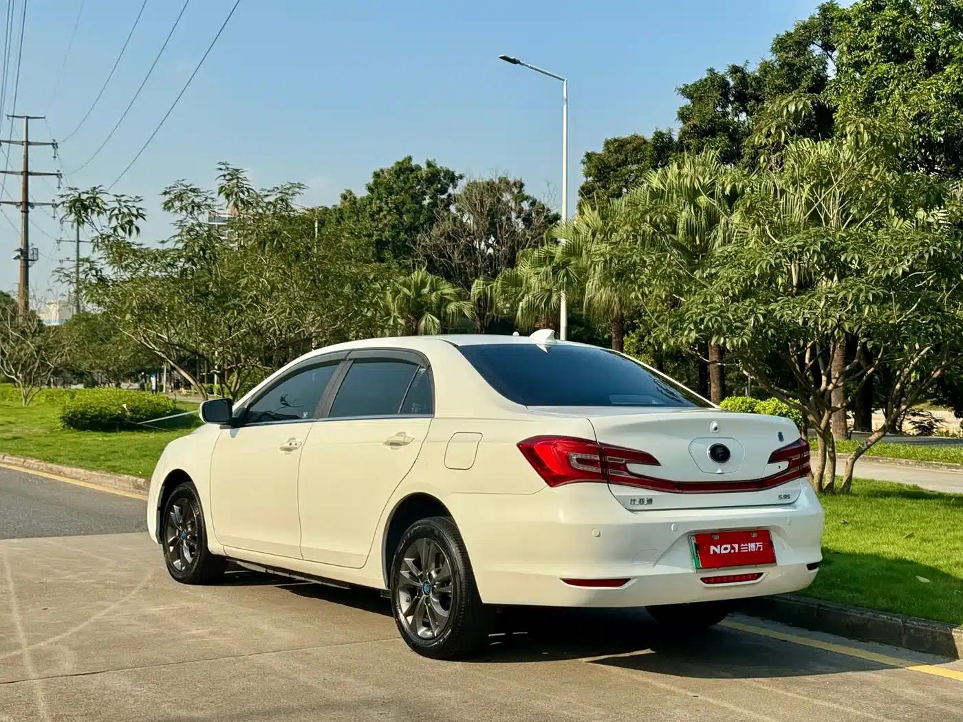 Qin New Energy 2017 1.5T Premium Edition — миниатюра 7