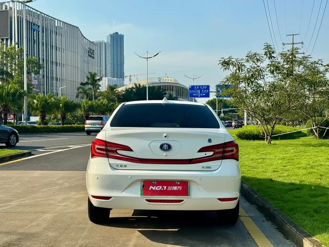 Qin New Energy 2017 1.5T Premium Edition — миниатюра 8