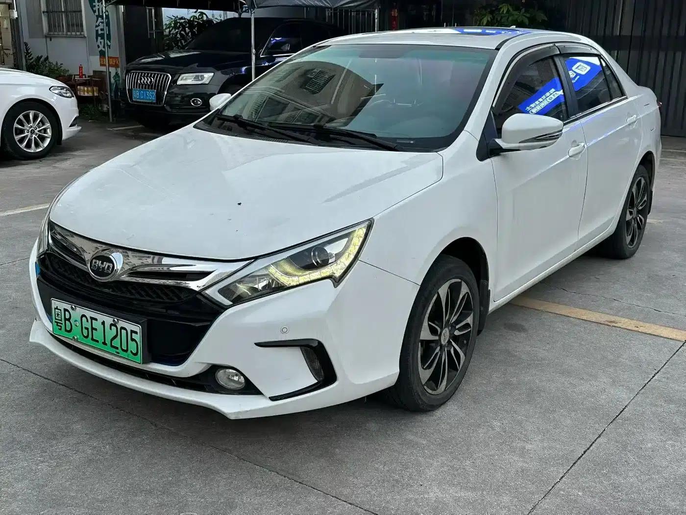 Qin New Energy 2015 1.5T Dual Crown Flagship Edition — миниатюра 1