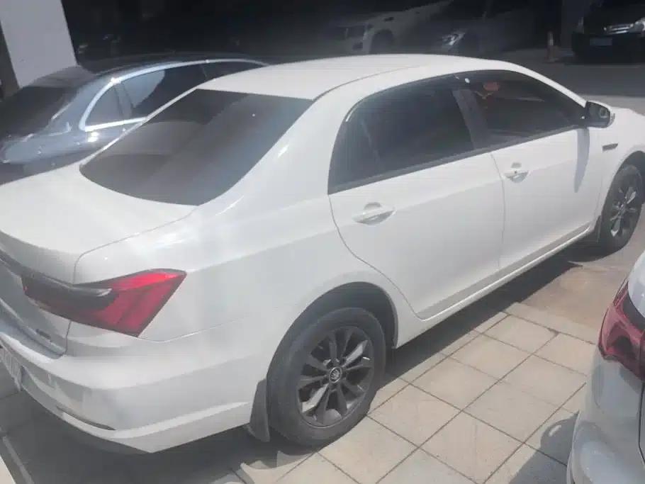 Qin 2019 1.5L Automatic Deluxe Edition — миниатюра 3