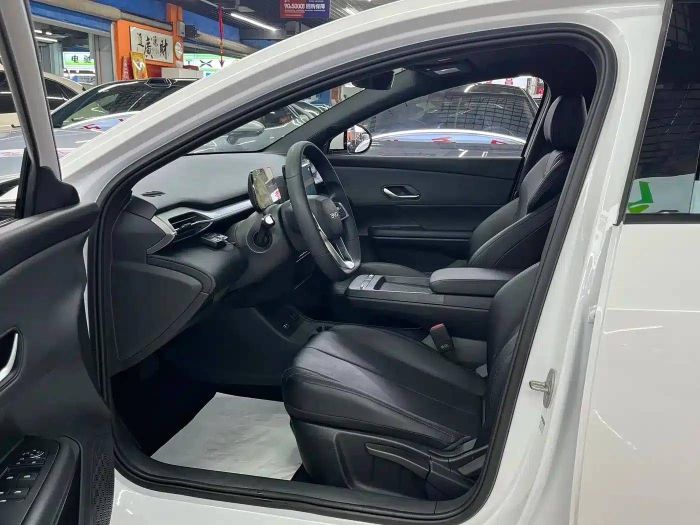 BYD e7 2025 520 Smart Travel Edition — миниатюра 8