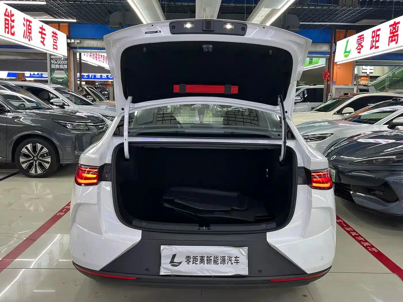 BYD e7 2025 520 Smart Travel Edition — миниатюра 9