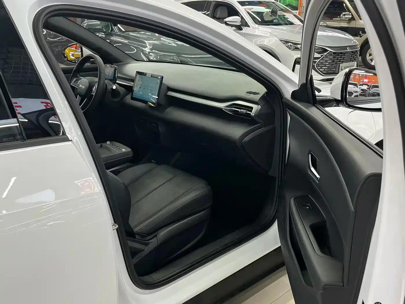 BYD e7 2025 520 Smart Travel Edition — миниатюра 10