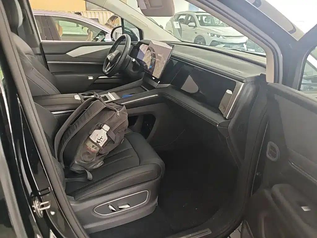 BYD M9 2025 1060 Navigator Edition — миниатюра 25
