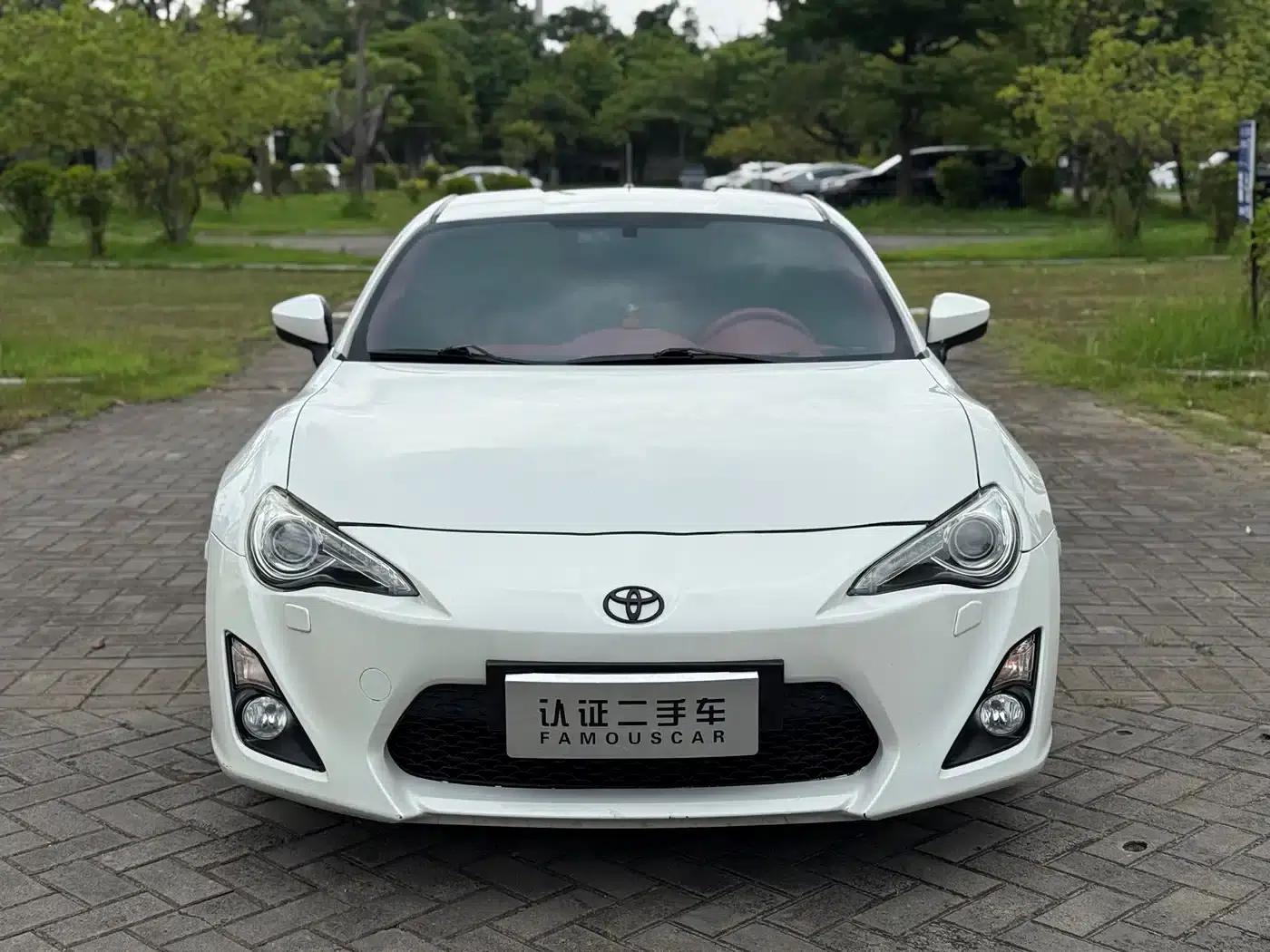 Toyota 86 2014 2.0L Automatic Luxury — миниатюра 2