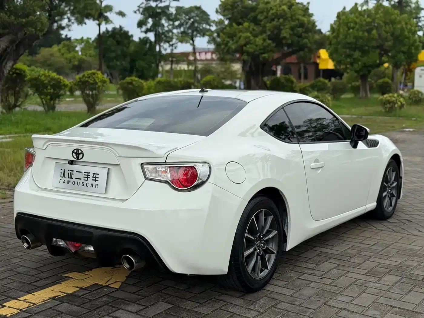 Toyota 86 2014 2.0L Automatic Luxury — миниатюра 16