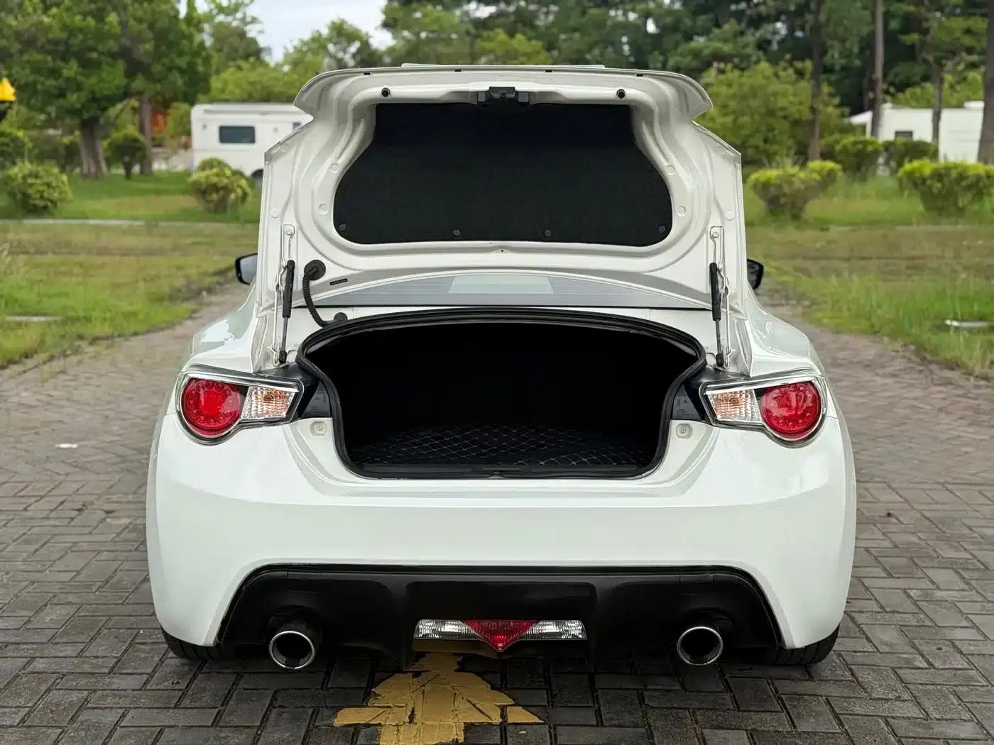 Toyota 86 2014 2.0L Automatic Luxury — миниатюра 19