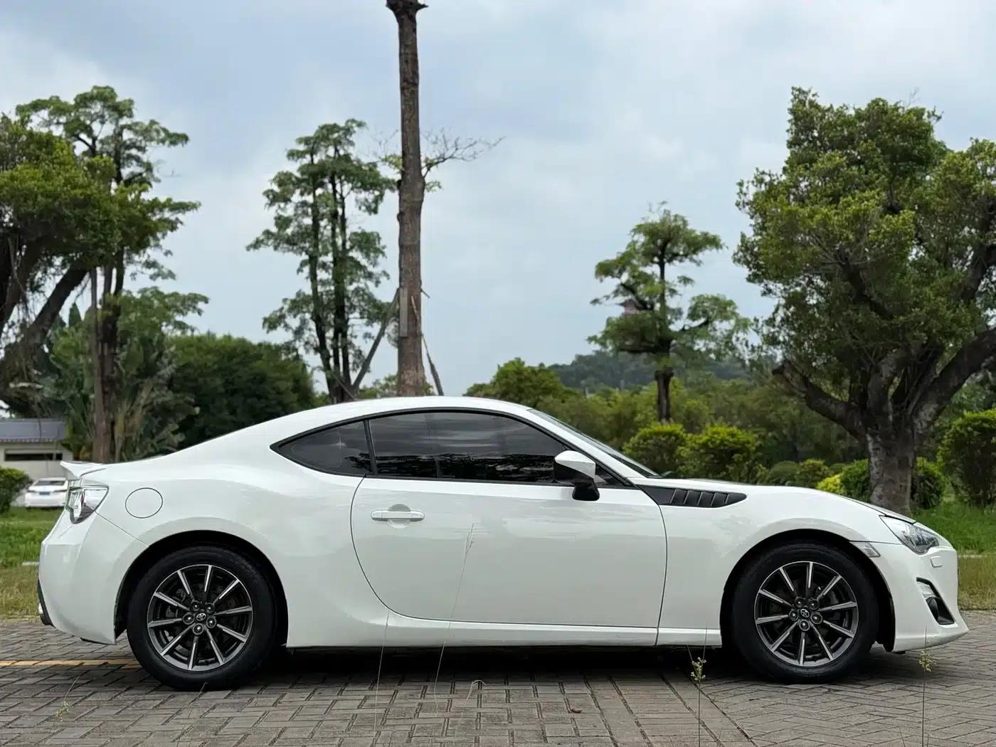 Toyota 86 2014 2.0L Automatic Luxury — миниатюра 4