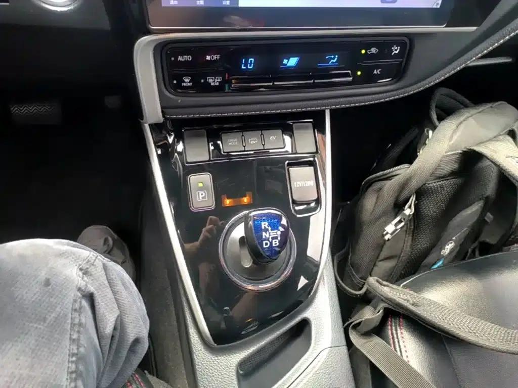 Corolla Hybrid E+ 2019 1.8L E-CVT Leading Edition — миниатюра 14