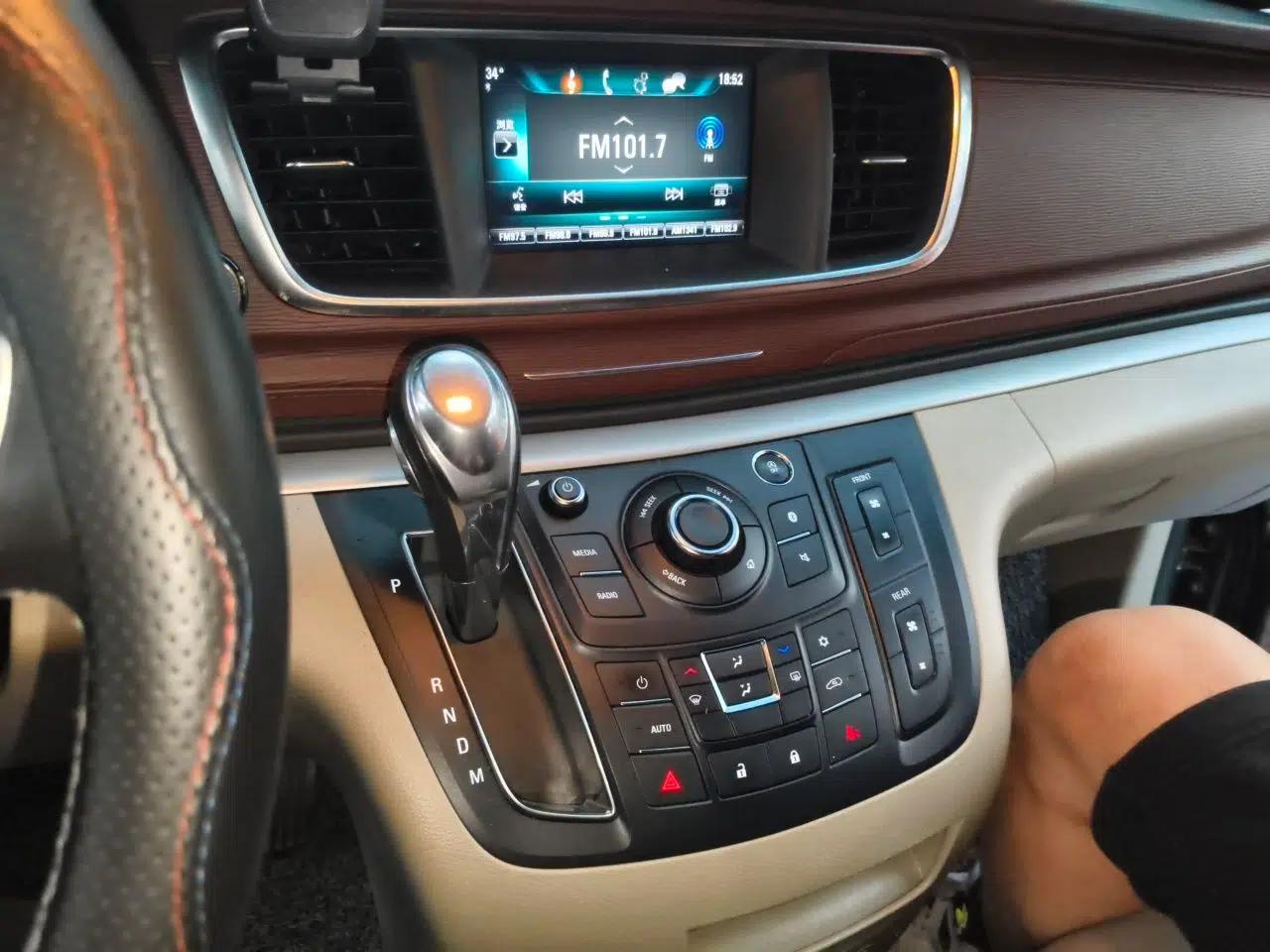 Buick GL8 2018 28T Comfort Model China VI Standard — миниатюра 13
