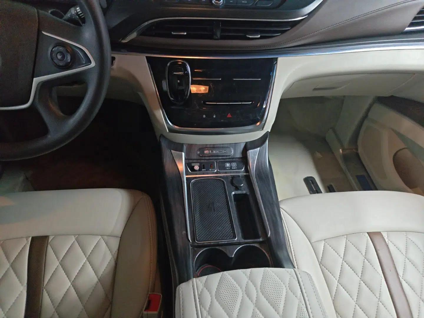 Buick GL8 2021 Land Cruiser Executive Class 652T Comfort Model — миниатюра 16