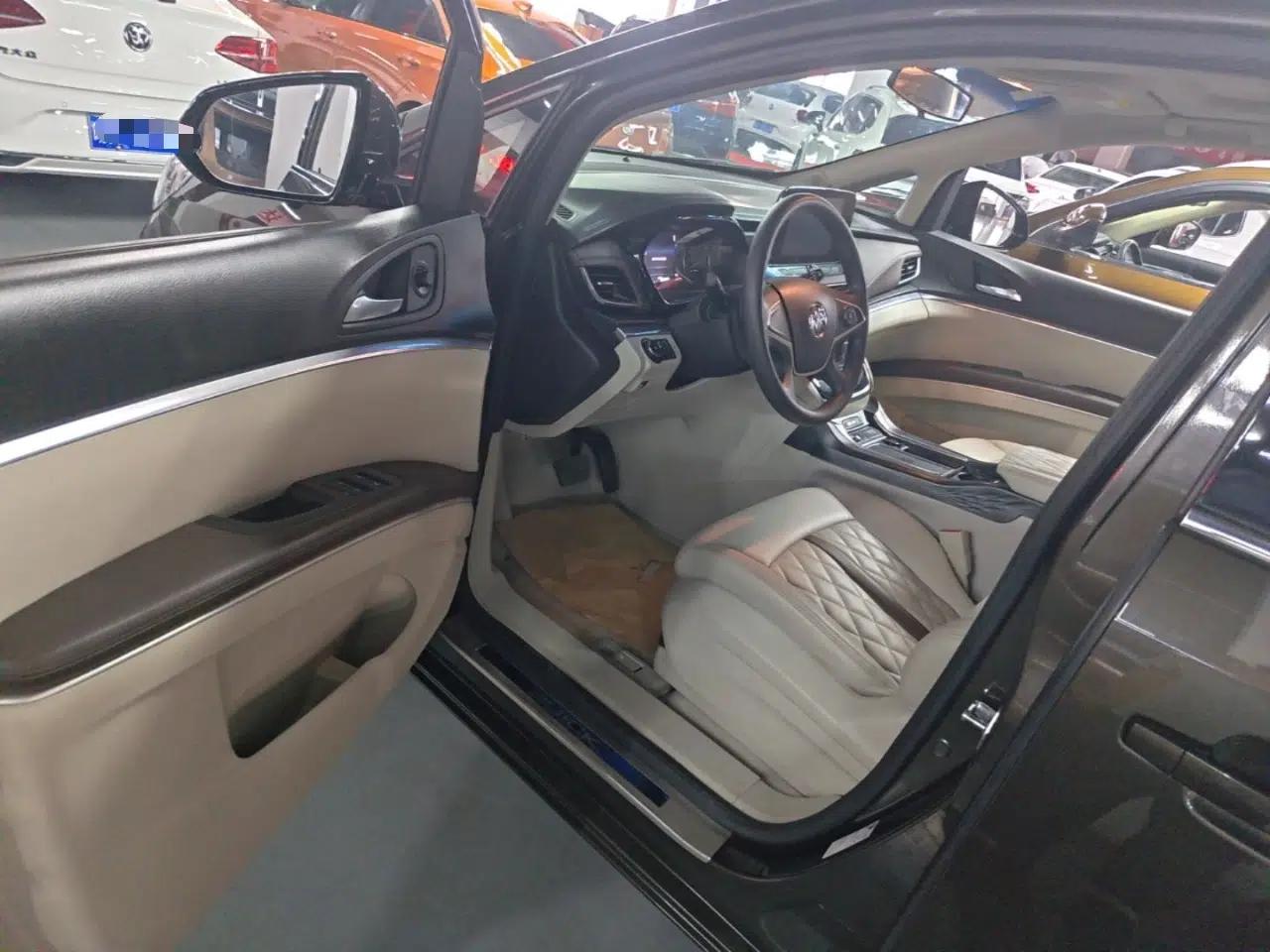 Buick GL8 2021 Land Cruiser Executive Class 652T Comfort Model — миниатюра 18